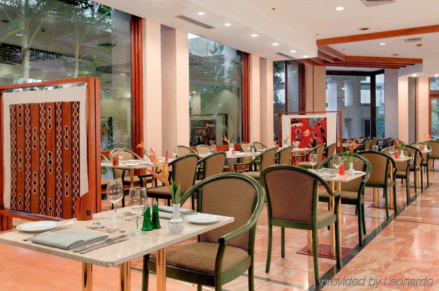 Hotel Hilton Yaoundé Restaurante foto